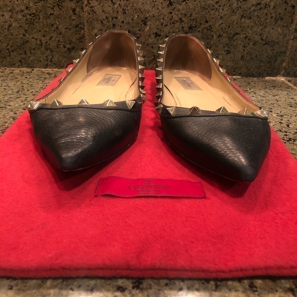 Valentino Black w/ Gold Rockstud Leather Flat - Picture 3 of 8